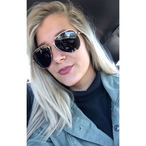 Meet your Posher, Layla